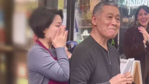 샌드위치 가게 문을 닫는 한인부부