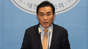 녹취 파문, 후원금 쪼개기 의혹 관련 기자회견 연 태영호 국민의힘 최고위원