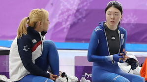 2018 평창동계올림픽 대회 당시 대화하는 김보름(왼쪽)과 노선영 (사진=연합뉴스)