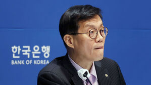 기자간담회 하는 이창용 총재