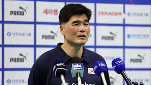 인터뷰하는 임도헌 감독