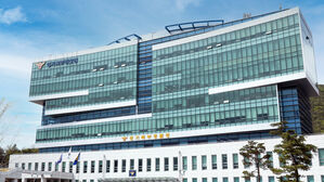 '폭염 속 카트 정리하던 60대 사망' 마트 점장 등 송치