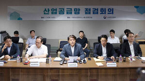 갈륨&middot;게르마늄 관련 산업 공급망 점검 회의 주재하는 주영준 산업통상자원부 산업정책실장 (사진=산업통상자원부 제공, 연합뉴스)