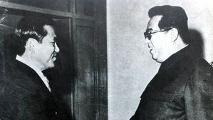 1972년 5월 평양을 비밀리 방문해 김일성 주석(오른쪽)과 만나는 이후락 중앙정보부장