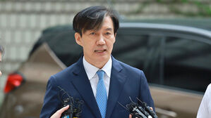 검찰, '입시 비리 공모' 조국 전 장관 아들 서면조사