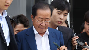 윤재옥 원내대표와 면담 마치고 기자 질문받는 홍준표 대구시장