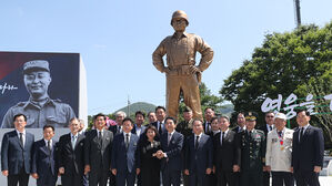 지난 5일 경북 칠곡 다부동 전적 기념관에서 열린 고 백선엽 장군의 동상 제막식