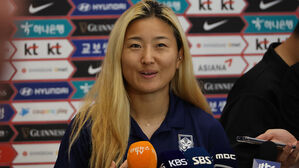 인터뷰하는 한국 여자 축구 대표팀 조소현 (사진=연합뉴스)
