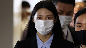 조민 "활동 내용과 다른 자료 낸 것 인정…입장 바꾼 것 아냐"