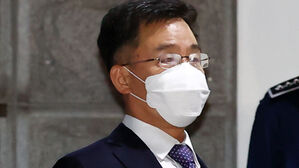 2021년 구속영장 기각에 구치소 나서는 화천대유 대주주 김만배 씨