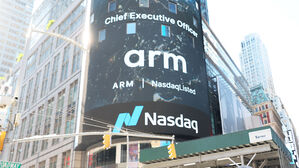 나스닥 전광판의 Arm 기업로고