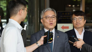 최강욱 '조국 아들 인턴 확인서' 유죄 확정…의원직 상실