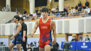 레슬링 간판 김현우, 1라운드서 패배