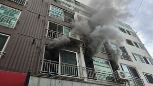 부산 부산진구 아파트 화재 현장 (사진=부산소방재난본부 제공, 연합뉴스)