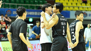 승부처에서 3점을 적중한 일데폰소 (사진=KBL 제공, 연합뉴스)