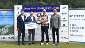 우승자 박도규(왼쪽에서 세 번째) (사진=대한골프협회 제공, 연합뉴스)