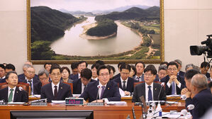의원 질의에 답변하는 정황근 농림축산식품부 장관