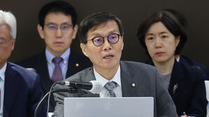 국회 기획재정위원회의 한국은행 국정감사에서 의원의 질의에 답하고 있는 이창용 한국은행 총재 (사진=연합뉴스)