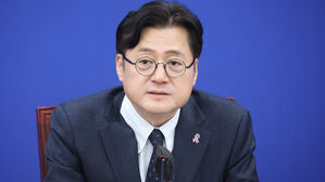 발언하는 홍익표 원내대표