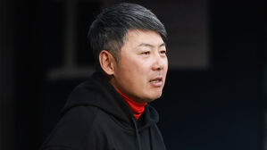 그라운드 나서는 김원형 감독 (사진=연합뉴스)