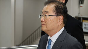 '탈북 어민 강제 북송' 첫 공판…"동료 죽인 흉악범" 무죄 주장