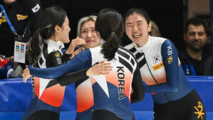 월드컵 3,000ｍ 계주 우승 차지한 쇼트트랙 여자 대표팀 (사진=AP, 연합뉴스)