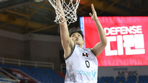 현대모비스 전에서 골밑 득점을 시도하는 kt 하윤기 (사진=KBL 제공, 연합뉴스)