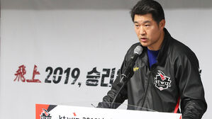 캐치프레이즈 공개하는 이숭용 단장