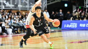 18일 서울 SK와 경기에 복귀한 kt 허훈(2번) (사진=KBL 제공, 연합뉴스)