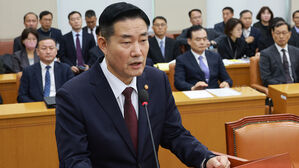 신원식 장관, 국방위원회 전체회의서 인사말