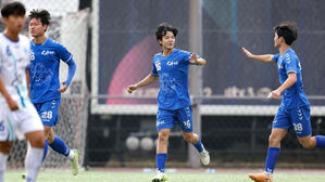 2023 대학축구 U리그1 왕중왕전 숭실대와의 경기에서 결승골을 터뜨리고 기뻐하는 중앙대 허동민(가운데) (사진=대한축구협회 제공, 연합뉴스)