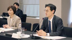 진종욱 산업통상자원부 국가기술표준원장(오른쪽) (사진=연합뉴스)