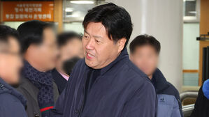 '불법 정치 자금' 김용 법정 구속