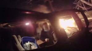 [월드리포트] 불타는 차량서 운전자 구조…"핏속에 흐르는 본능이었다"