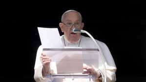 "교황, 가벼운 독감으로 알현 일정 취소…예방 조치 차원"