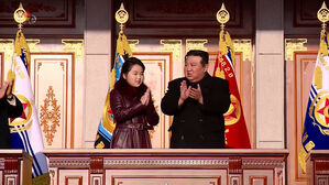 영국 매체 "북한 김정은, 장남 있지만 공개 꺼려"