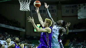 '안준호 체제' 남자농구 첫승…안방서 34점 차로 태국 완파