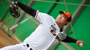 류현진, 두 번째 불펜 투구서 '친구' 이재원과 호흡&hellip;60개 투구