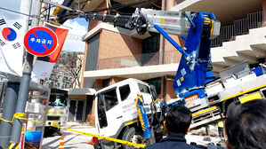 한성대입구역에서 크레인 사고&hellip;노동자 3명 다쳐