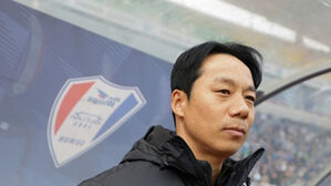 '21년 만의 리그 지지대 더비' 수원, 안양 꺾고 선두 도약