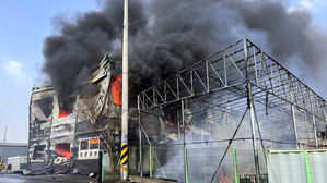 김포 가구 공장서 불&hellip;1시간 만 큰불 잡아