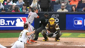 이정후, MLB 데뷔 3경기 만에 첫 홈런포