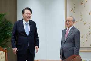 '104세 철학자' 김형석 "의대 교수들 집단 사직에 실망"