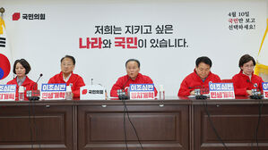 여권 "50억 부자 조국, 강의 없이 1억 원 벌며 왜 직장인 임금 깎나"