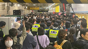 장애인 단체 지하철 시위…혜화역 약 1시간 무정차 통과