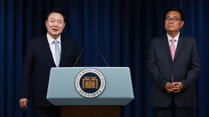 윤 대통령, 새 비서실장에 정진석 임명&hellip;"원만한 소통 기대"