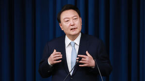 윤 대통령 "여당뿐 아니라 야당 관계도 더 설득&middot;소통하는 데 주력"