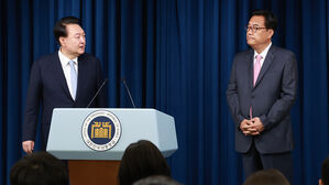 정진석 직접 소개한 윤 대통령…1년 5개월 만에 기자 질문받아