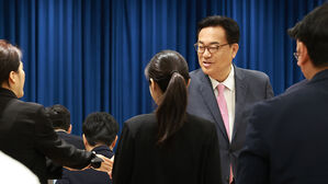 '정진석 비서실장' 인선…"소통 적임자" vs "매우 실망"