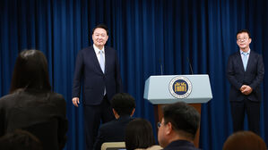 윤 대통령 "후임 총리 인선은 시간이 좀 걸릴 것"